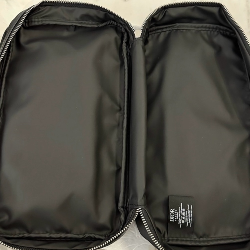 NIB Christian Dior Backstage makeup brush set with travel case. NIB with samples - Picture 7 of 9